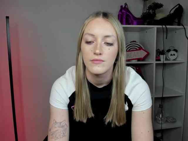EvelynBlond26
