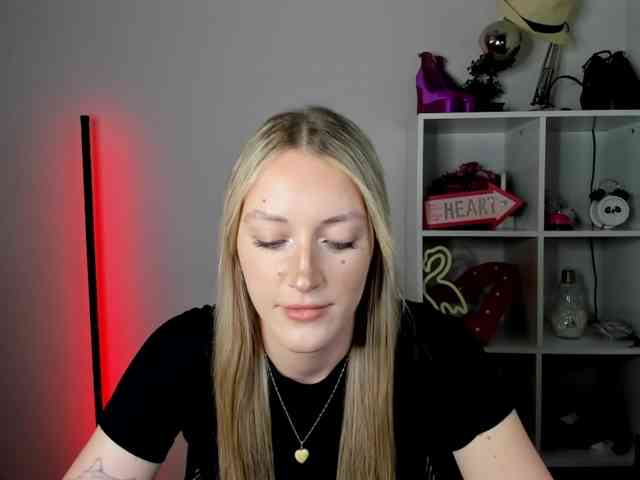 EvelynBlond26