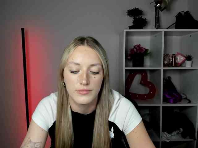 EvelynBlond26