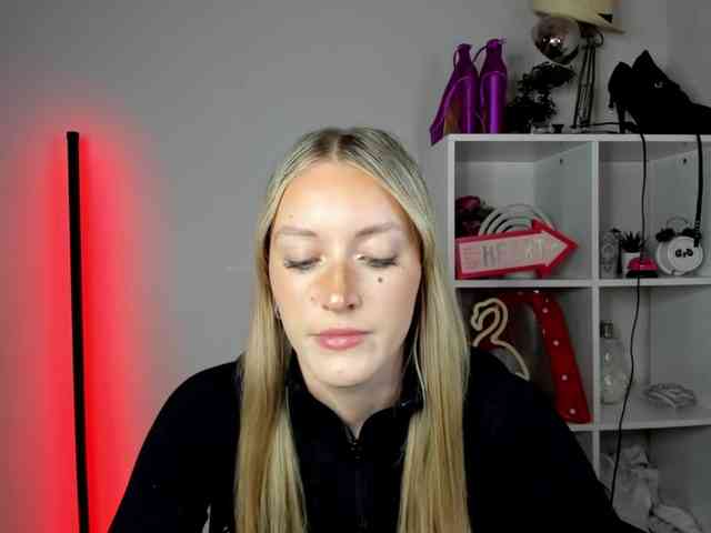 EvelynBlond26