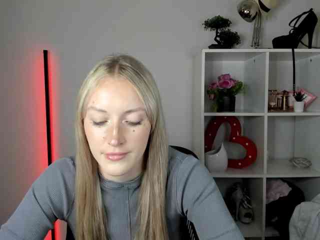 EvelynBlond26