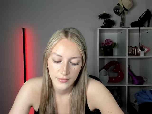 EvelynBlond26