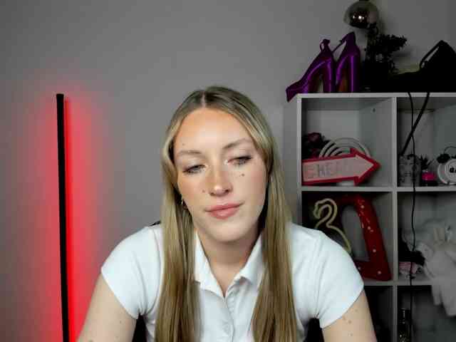 EvelynBlond26