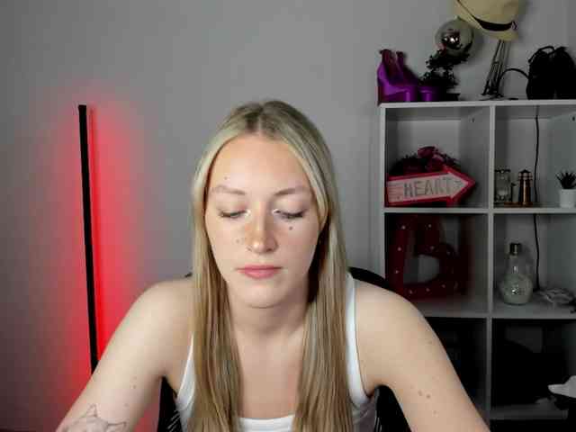 EvelynBlond26