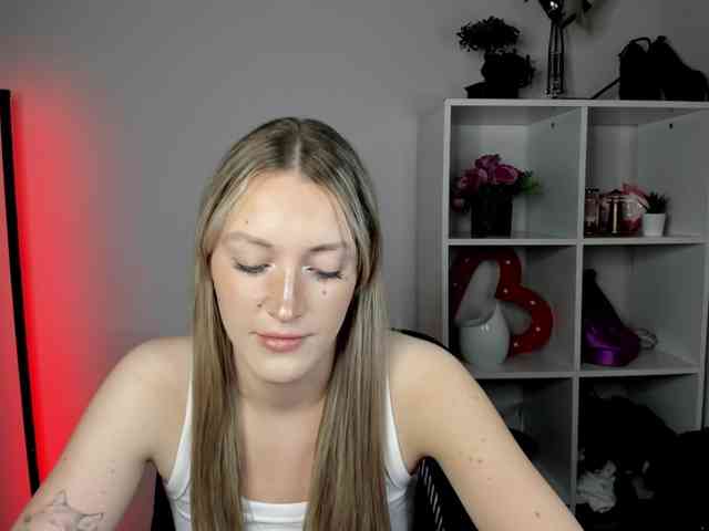 Model: EvelynBlond26