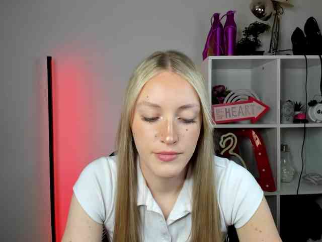 EvelynBlond26