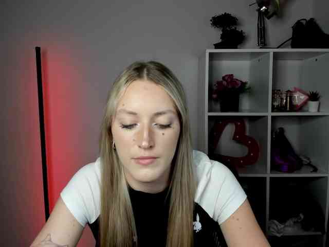 EvelynBlond26
