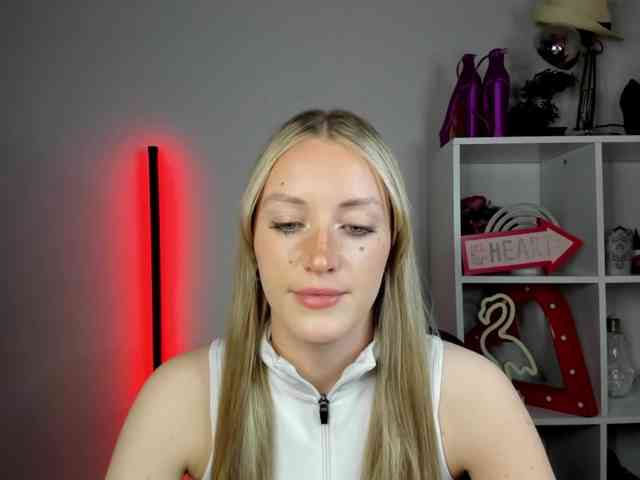 EvelynBlond26