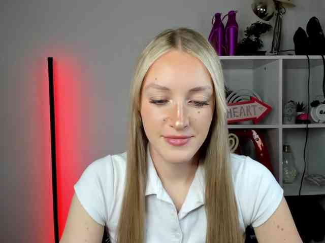 Model: EvelynBlond26