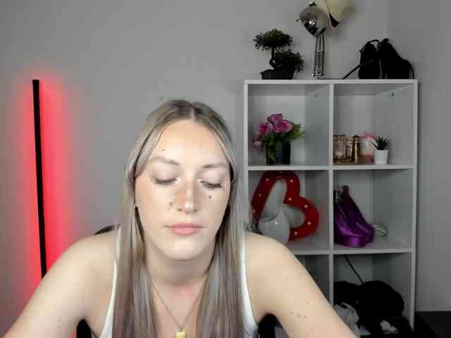 Model: EvelynBlond26