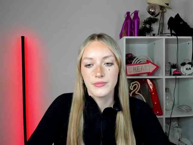 EvelynBlond26