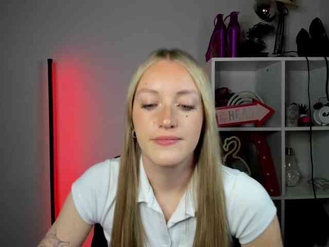 EvelynBlond26