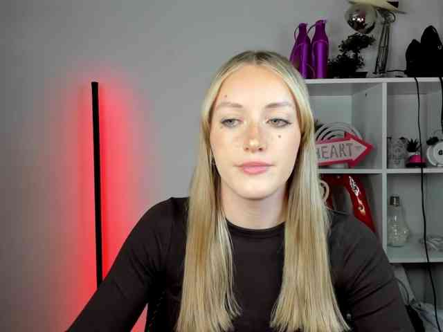 EvelynBlond26