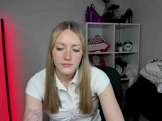 EvelynBlond26