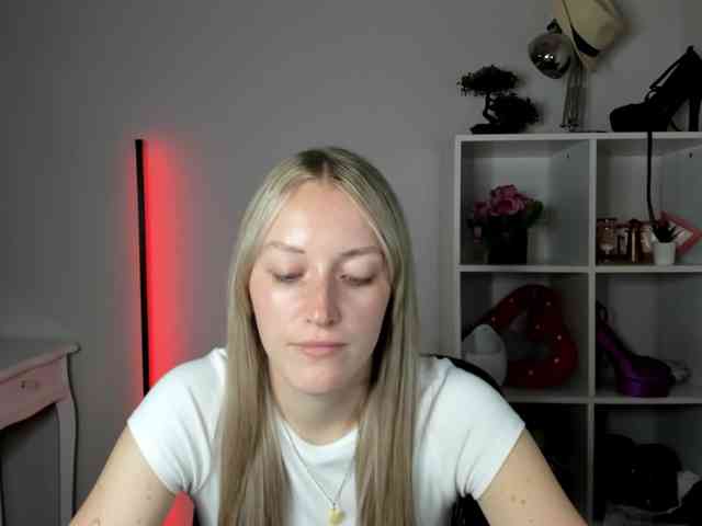 Model: EvelynBlond26