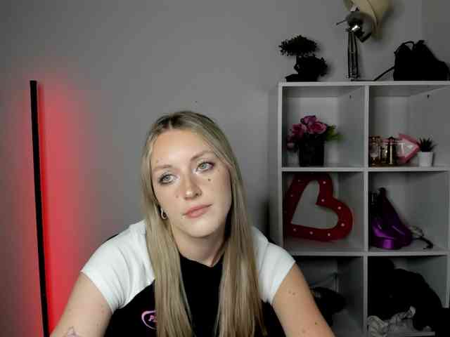 Model: EvelynBlond26