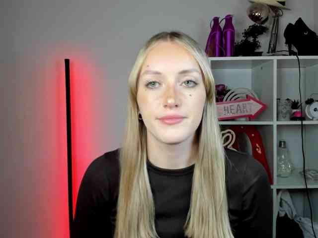 EvelynBlond26