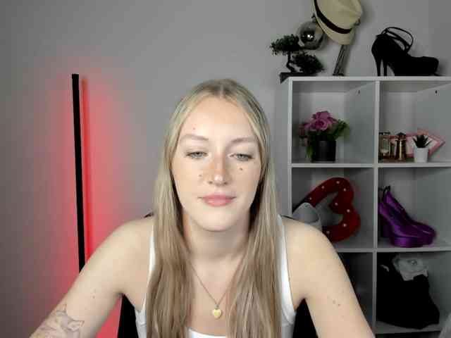 EvelynBlond26