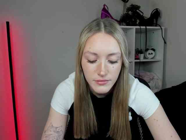 EvelynBlond26