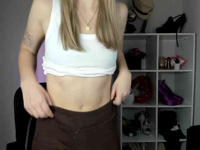EvelynBlond26