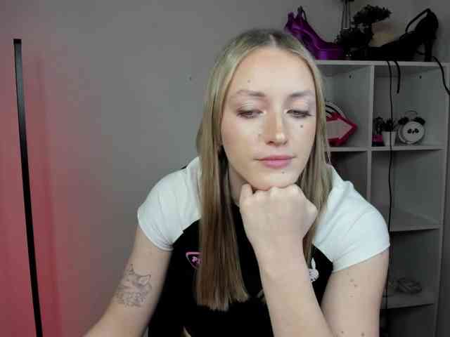 EvelynBlond26
