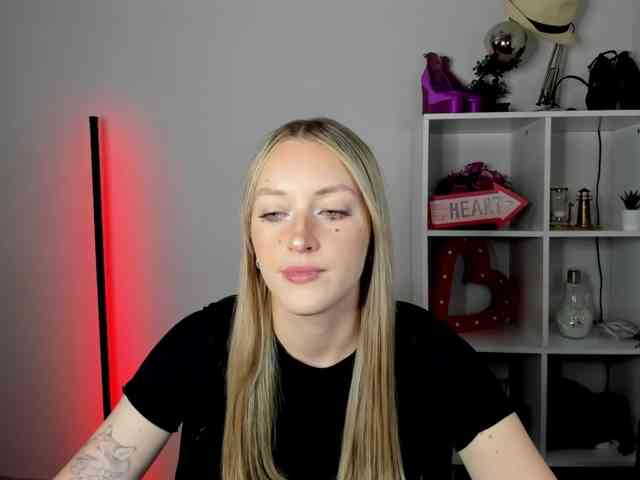 EvelynBlond26