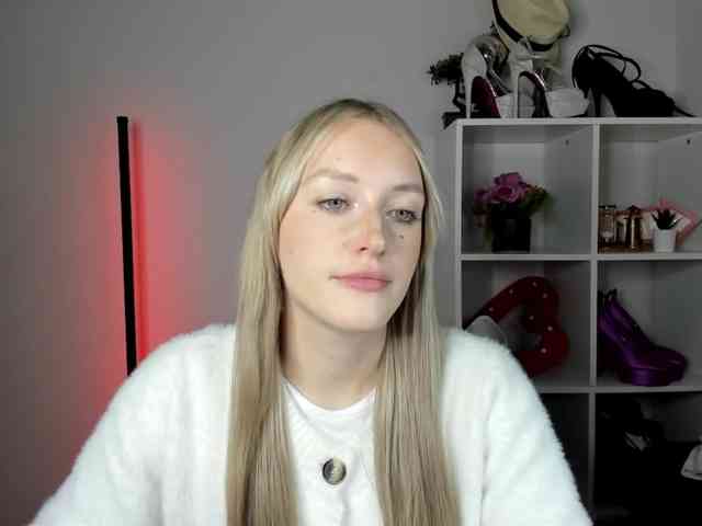 EvelynBlond26