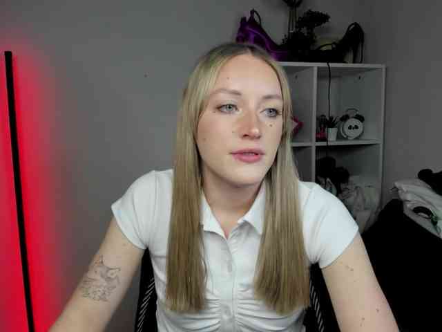 EvelynBlond26