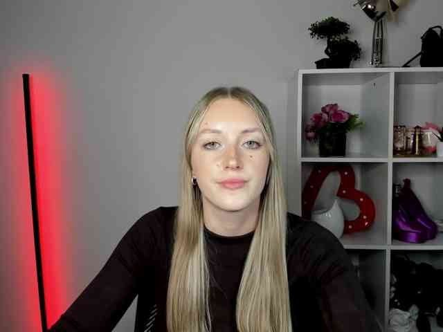 EvelynBlond26