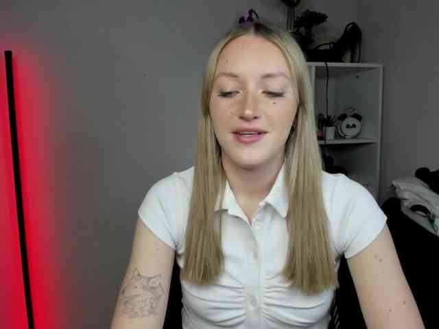 EvelynBlond26
