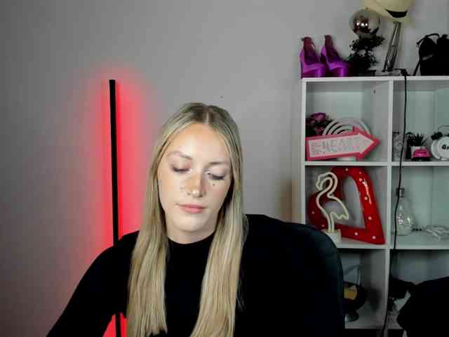 EvelynBlond26