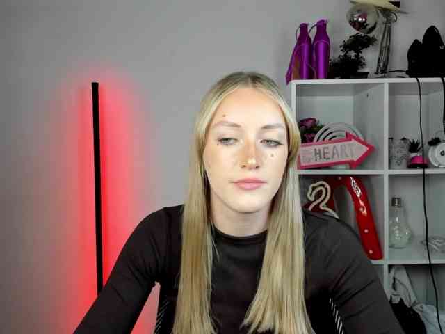 EvelynBlond26