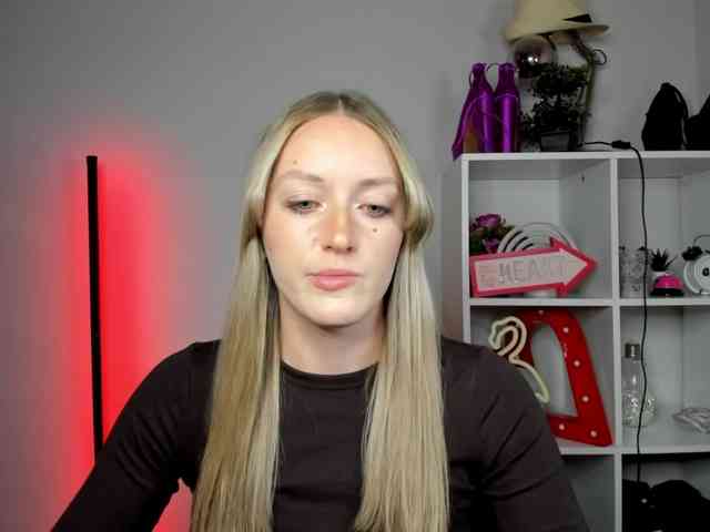 EvelynBlond26
