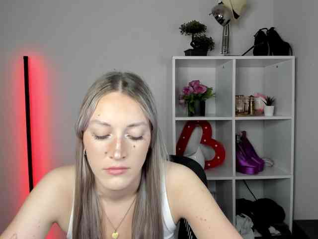Model: EvelynBlond26