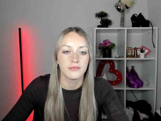 Model: EvelynBlond26