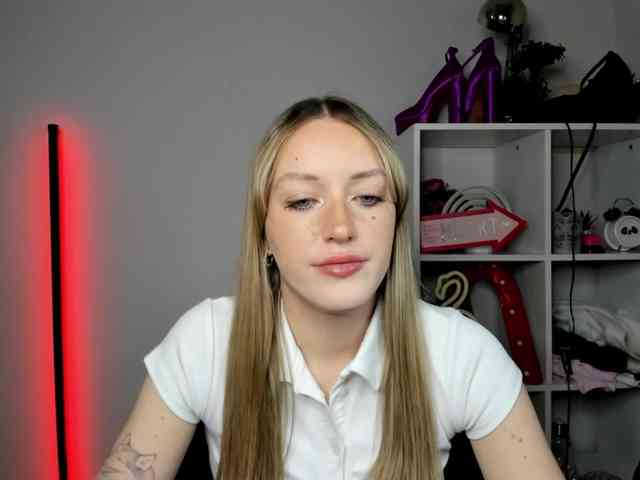 EvelynBlond26