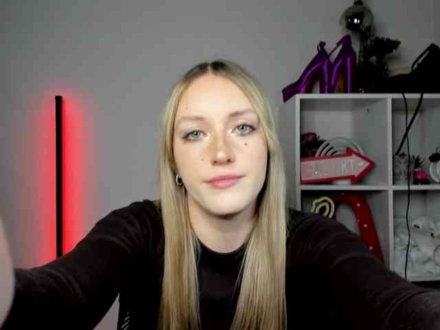 Model: EvelynBlond26