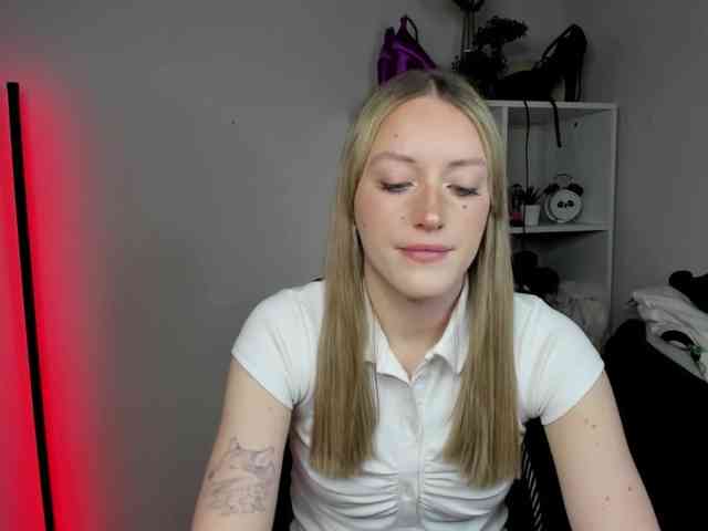 EvelynBlond26