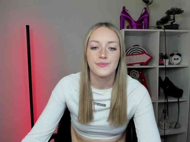 EvelynBlond26