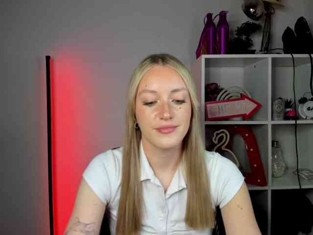 EvelynBlond26