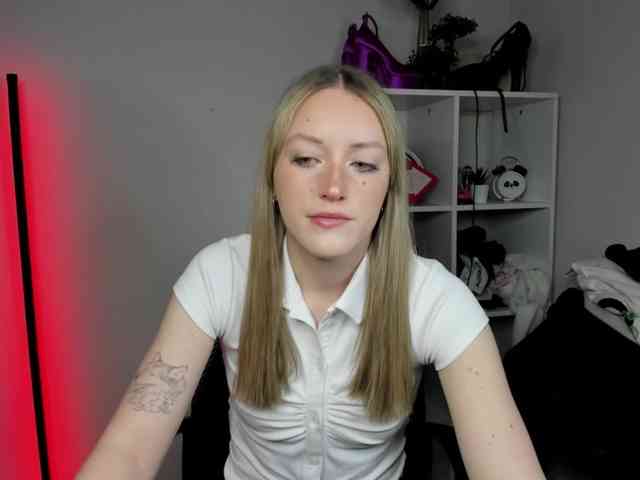 EvelynBlond26