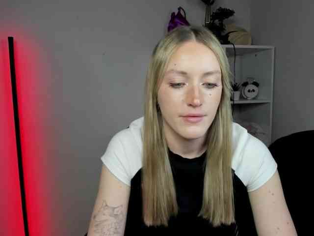 EvelynBlond26