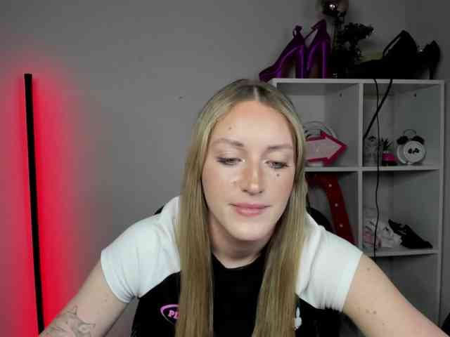 EvelynBlond26