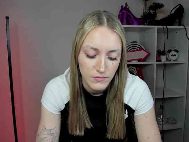 EvelynBlond26