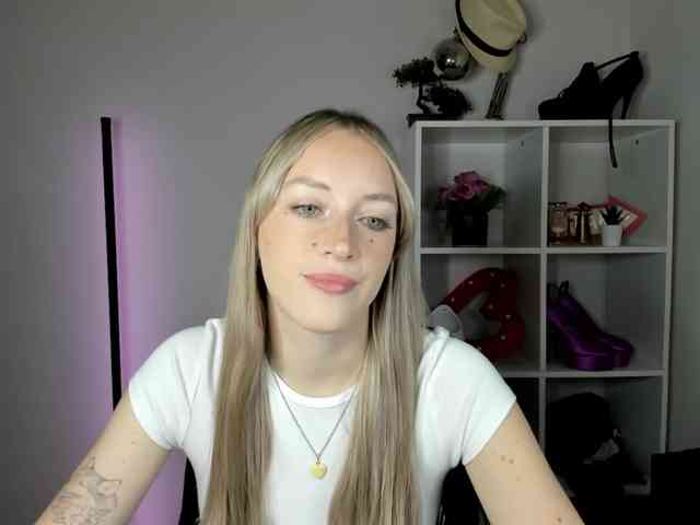 Model: EvelynBlond26