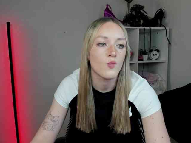 EvelynBlond26