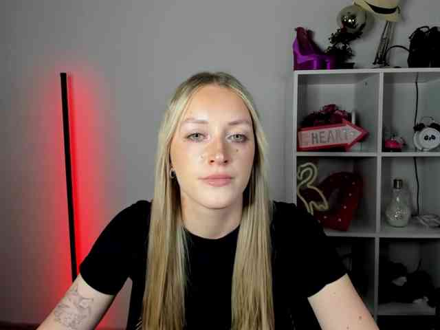 Model: EvelynBlond26