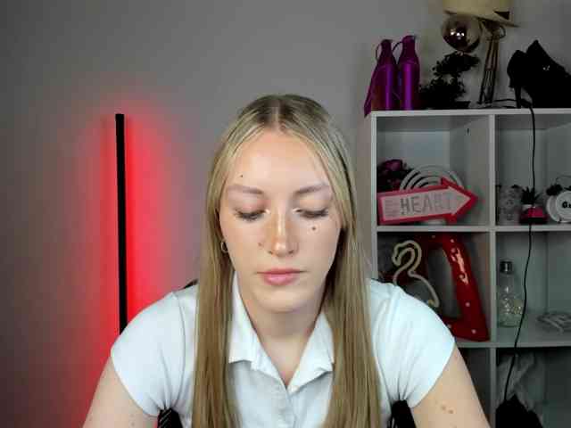 EvelynBlond26