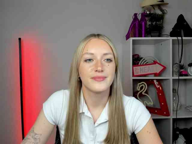 EvelynBlond26