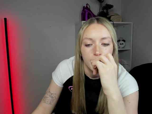EvelynBlond26